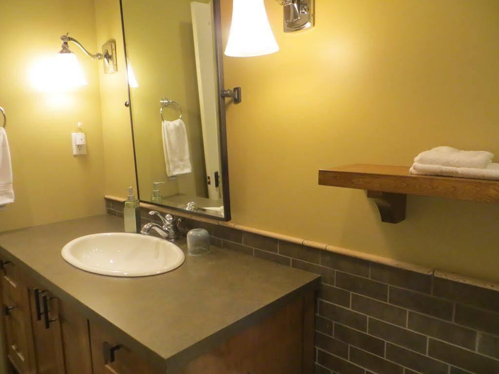 Fitzhugh House Guest Accomodation แจสเปอร์ ภายนอก รูปภาพ
